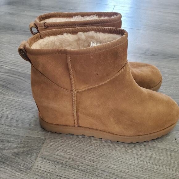 UGG Boots Womens Size 9 Chestnut Brown Femme Mini Boot Wedge Suede Shearling - Picture 1 of 11